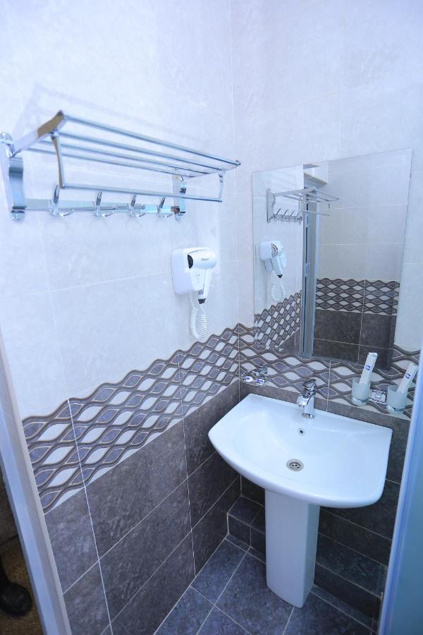 Hayot Plaza Hotel Yunusobod Exterior photo