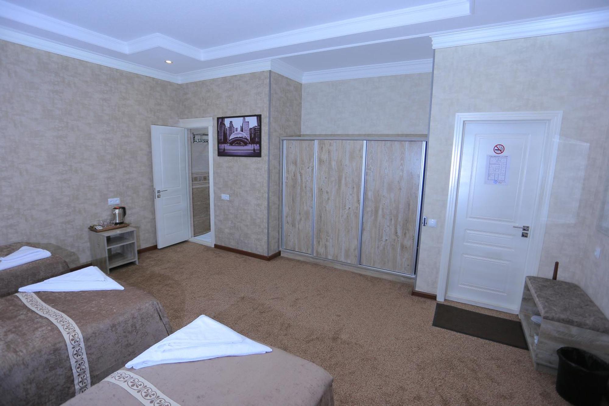 Hayot Plaza Hotel Yunusobod Exterior photo