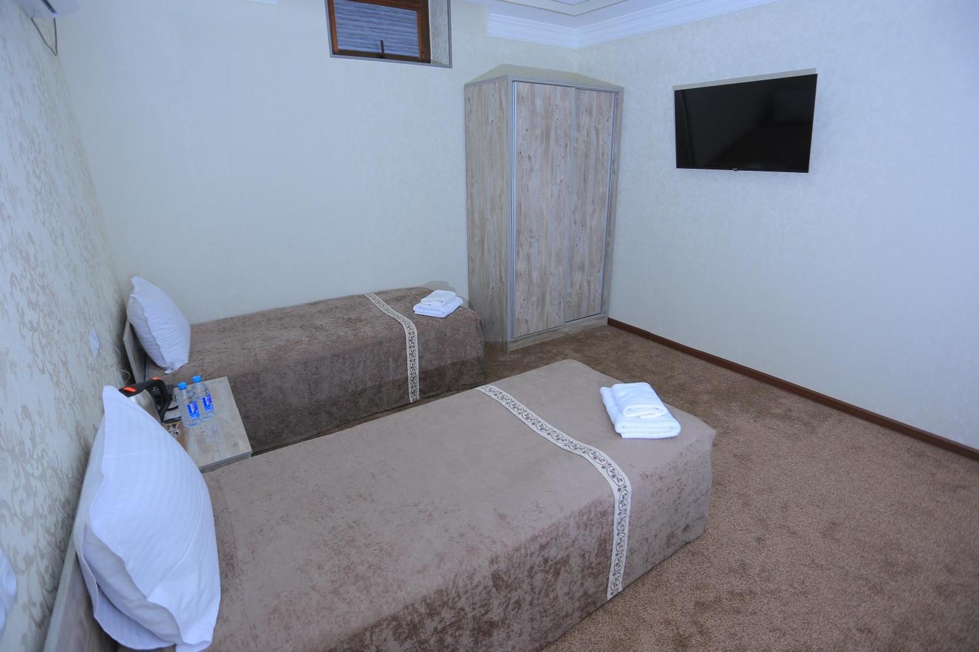 Hayot Plaza Hotel Yunusobod Exterior photo