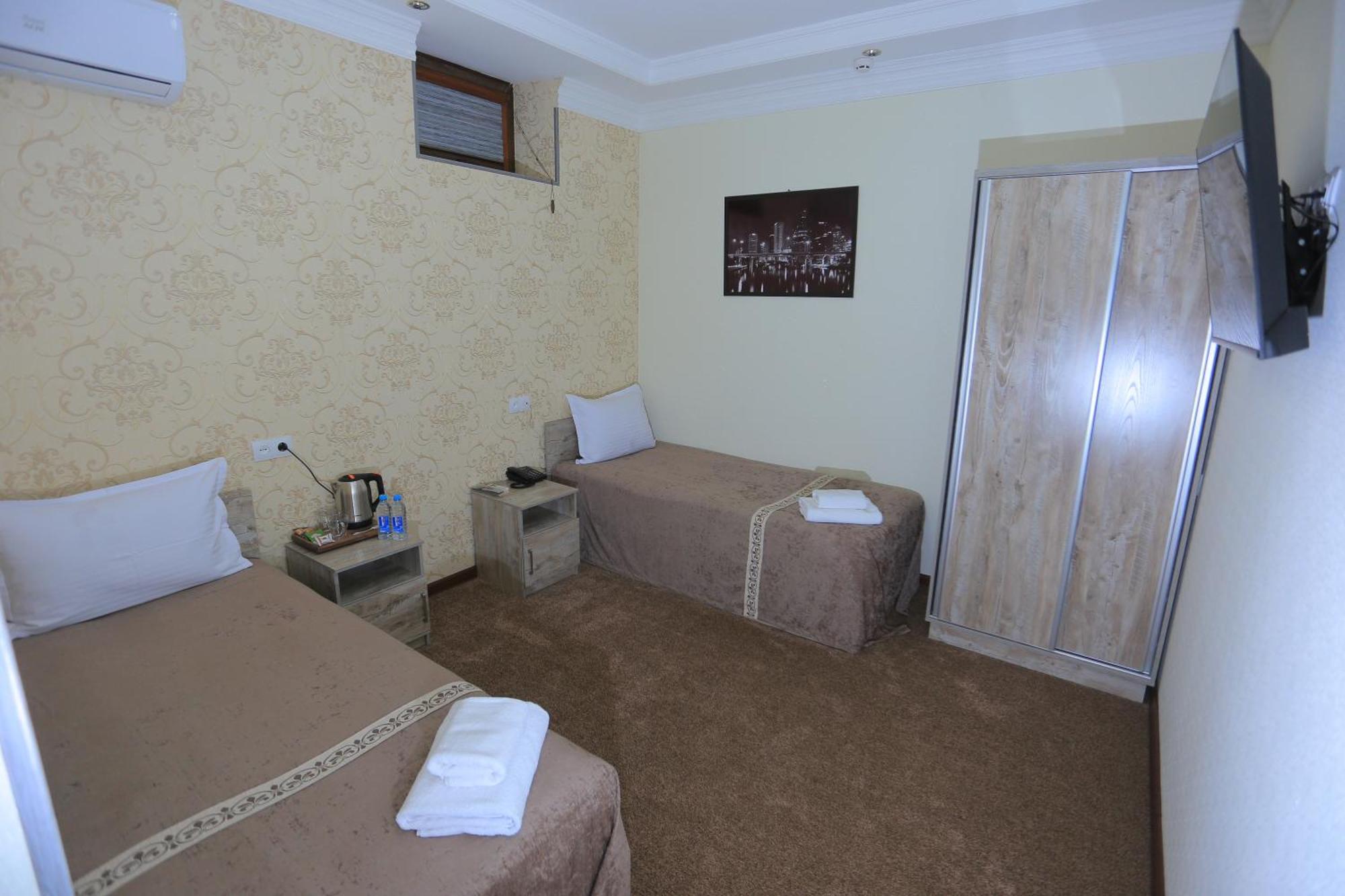 Hayot Plaza Hotel Yunusobod Exterior photo